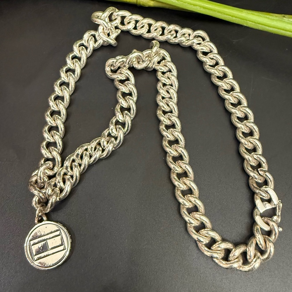 TOMMY HILFIGER Silver-tone Logo Round Pendant Thick Cuban Chain Necklace